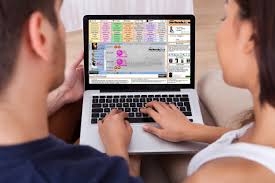 Sesli Sohbet Kültürü ve SesliKuR.Com: Dijital İletişimin Sesli Dünyası